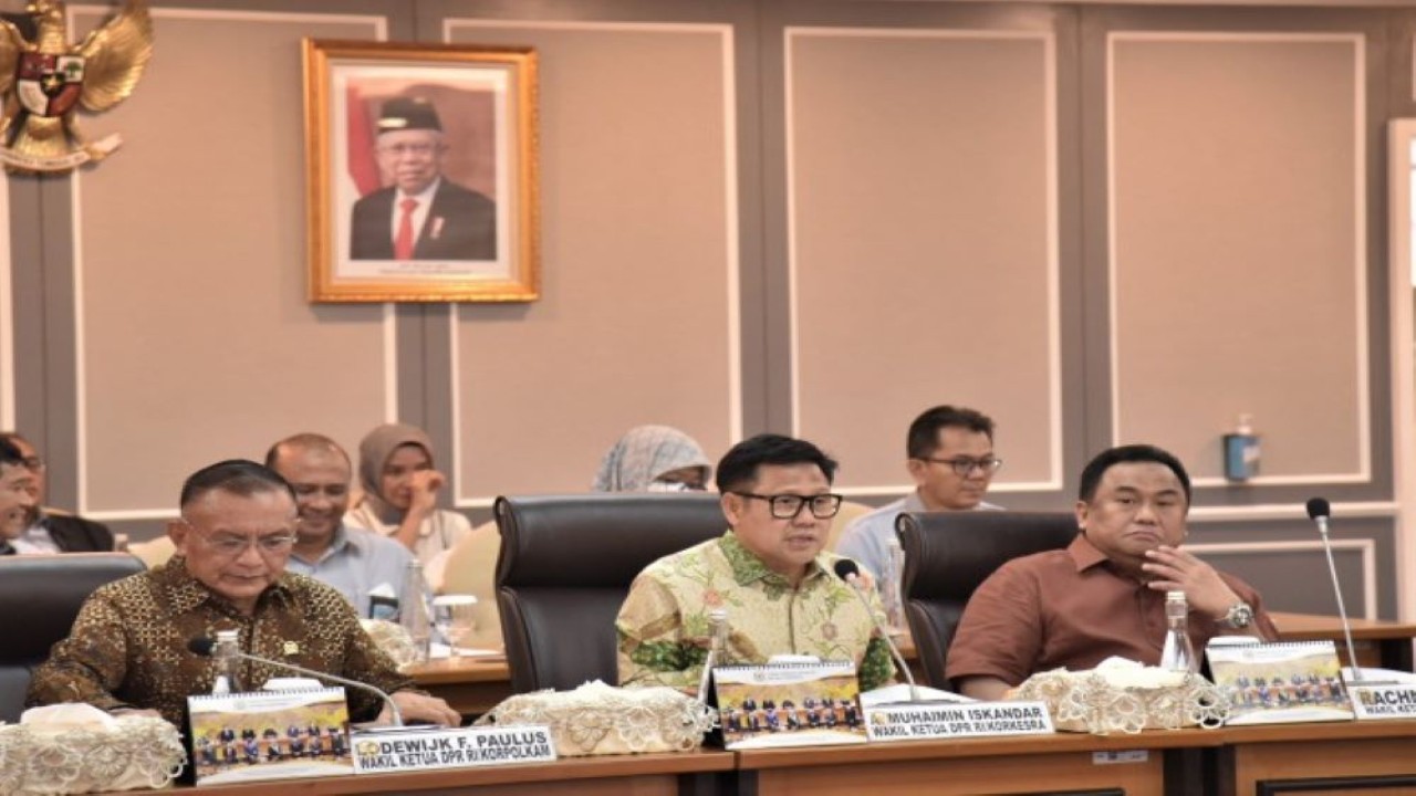 Wakil Ketua DPR RI Koordinator Bidang Kesejahteraan Rakyat (Korkesra), Abdul Muhaimin Iskandar saat rapat terkait penyusunan buku tersebut, di Gedung Nusantara II, Senayan, Jakarta pada Senin (21/8/2023). (Azka/Man)