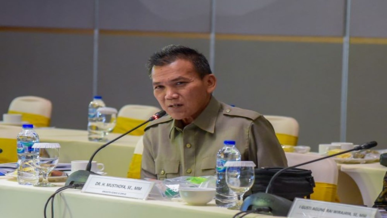 Anggota Komisi XI DPR RI Mustofa saat mengikuti pertemuan dengan Kementerian Keuangan, Bank Indonesia, Otoritas Jasa Keuangan dan stakeholder di Padang, Sumbar pada Senin (7/8/2023). (Safitri/nr)