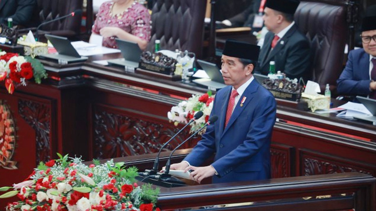 Presiden Republik Indonesia Joko Widodo saat menyampaikan pidato penyampaian keterangan pemerintah atas RUU tentang APBN Tahun Anggaran 2024 beserta Nota Keuangan di Rapat Paripurna DPR RI, Rabu (16/8/2023). Foto: Munchen/nr