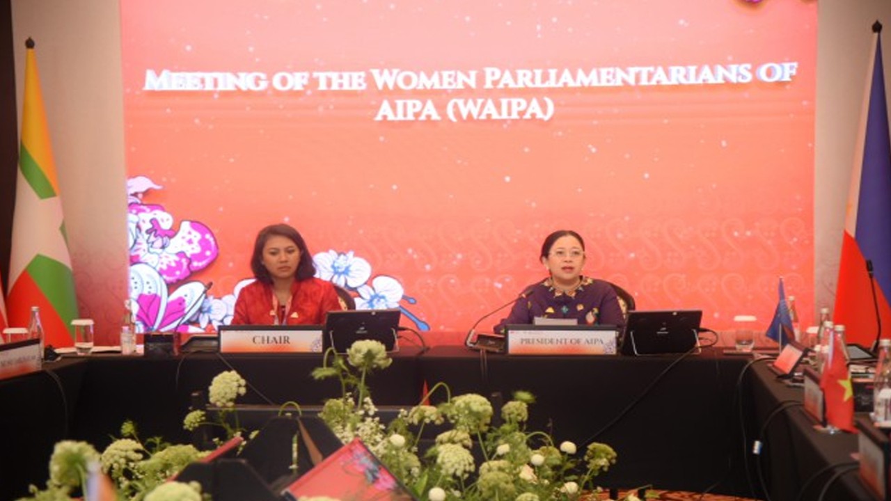 Ketua DPR RI sekaligus Presiden ASEAN Inter Parliamentary Assembly (AIPA) ke-44, Puan Maharani dalam pertemuan Anggota Parlemen Wanita AIPA (WAIPA) yang digelar dalam Sidang Umum AIPA ke-44 di Hotel Fairmont, Jakarta, Senin (7/8/2023).  Foto : Runi/Man