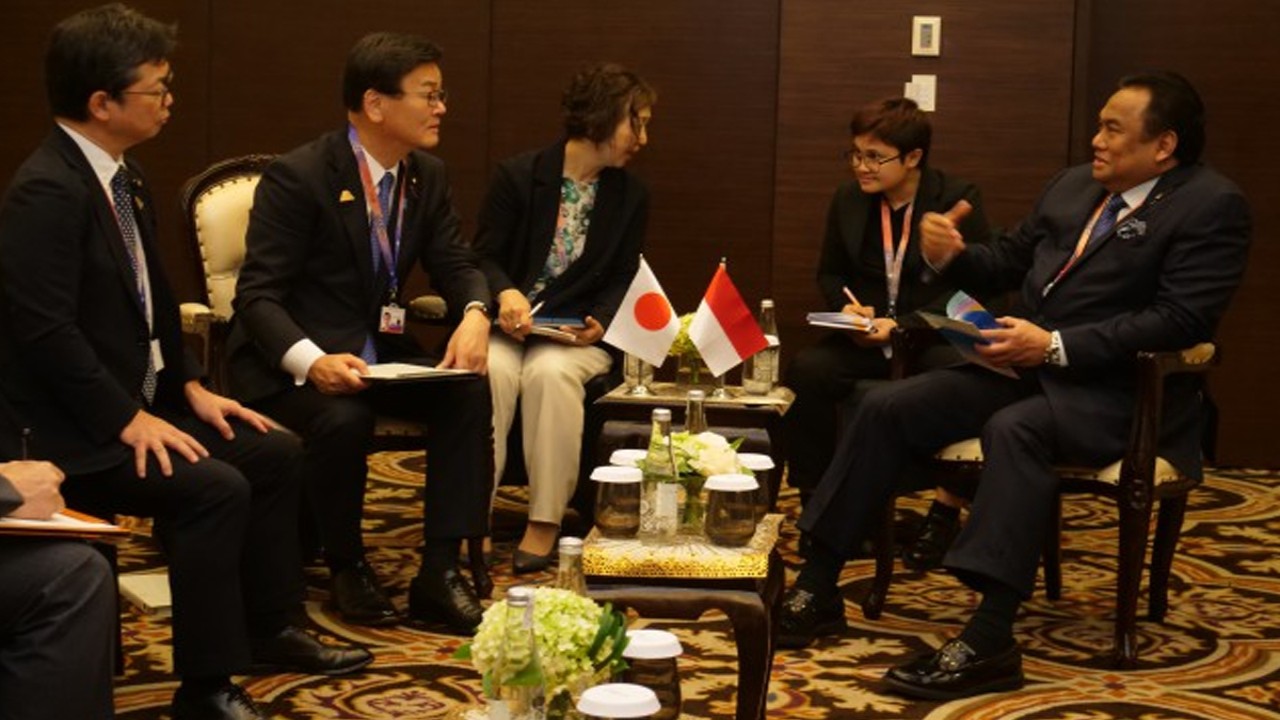 Wakil Ketua DPR RI Koordinator Bidang Industri dan Pembangunan (Korinbang), Rachmat Gobel pertemuan bilateral dengan Jepang dalam acara AIPA, Jakarta, Senin (7/8/2023). Foto : Rifky/Man