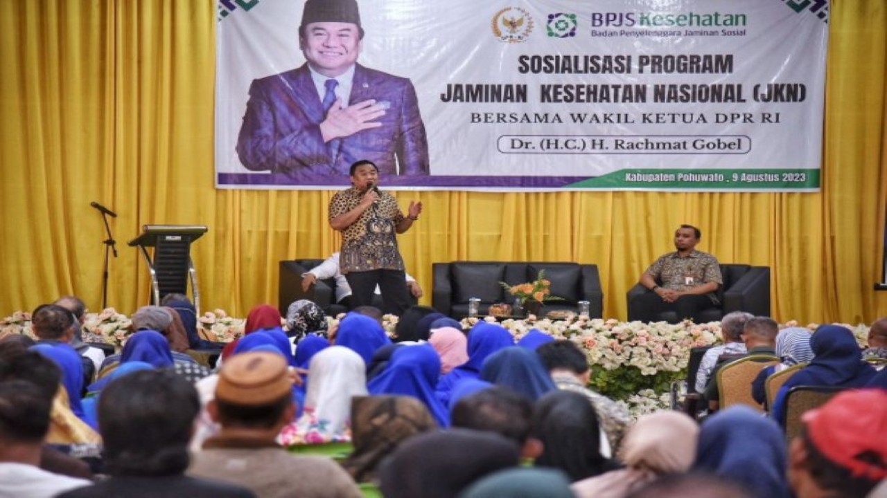 Wakil Ketua DPR RI Rachmat Gobel saat menghadiri acara Sosialisasi Program Jaminan Kesehatan Nasional (JKN) yang diadakan BPJS Kesehatan di Kabupaten Pohuwato, Provinsi Gorontalo, Rabu (9/8/2023). (Azka/nr)