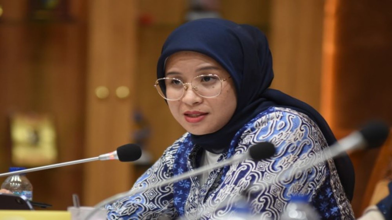 Anggota Komisi X DPR RI Ratih Megasari Singkarru saat mengikuti Rapat Kerja Komisi X dengan Mendikbudristek Nadiem Makarim di Gedung Nusantara I, DPR RI, Senayan, Jakarta, Rabu (30/8/2023). (Dep/nr)