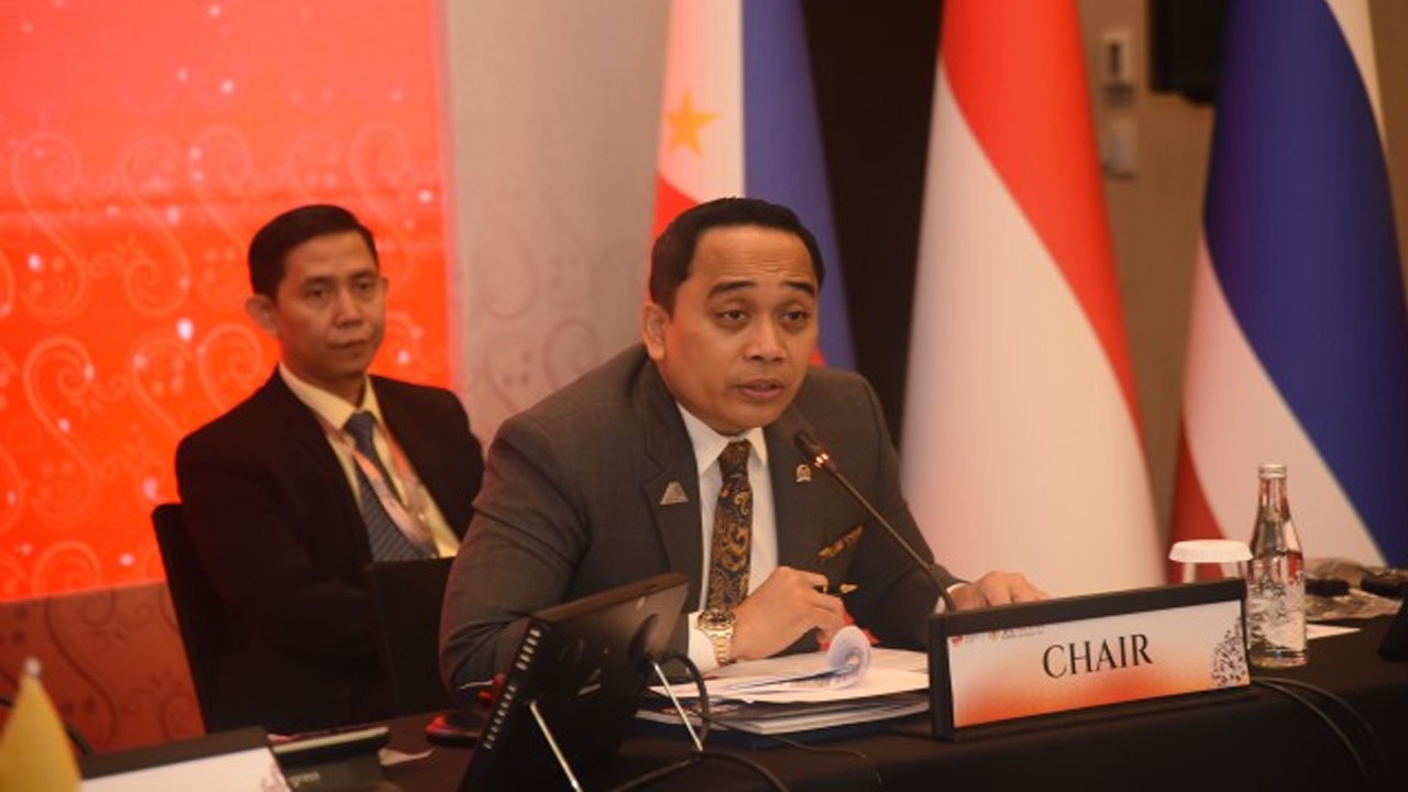 Wakil Ketua BKSAP DPR RI Putu Supadma Rudana saat memimpin pertemuan Komite Urusan Organisasi ‘ASEAN Inter-Parliamentary Assembly’ (AIPA) pada Selasa (8/8/2023). Foto: Arief/nr