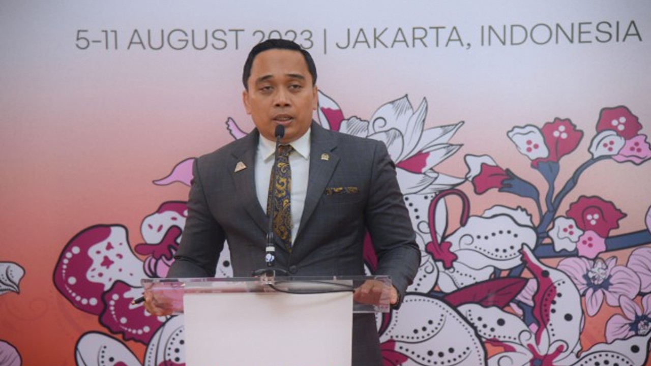 Wakil Ketua BKSAP Putu Supadma Rudana saat memberikan keterangan pers di sela-sela agenda ‘ASEAN Inter-Parliamentary Assembly’ (AIPA) ke-44 di Jakarta. Foto: Runi/nr