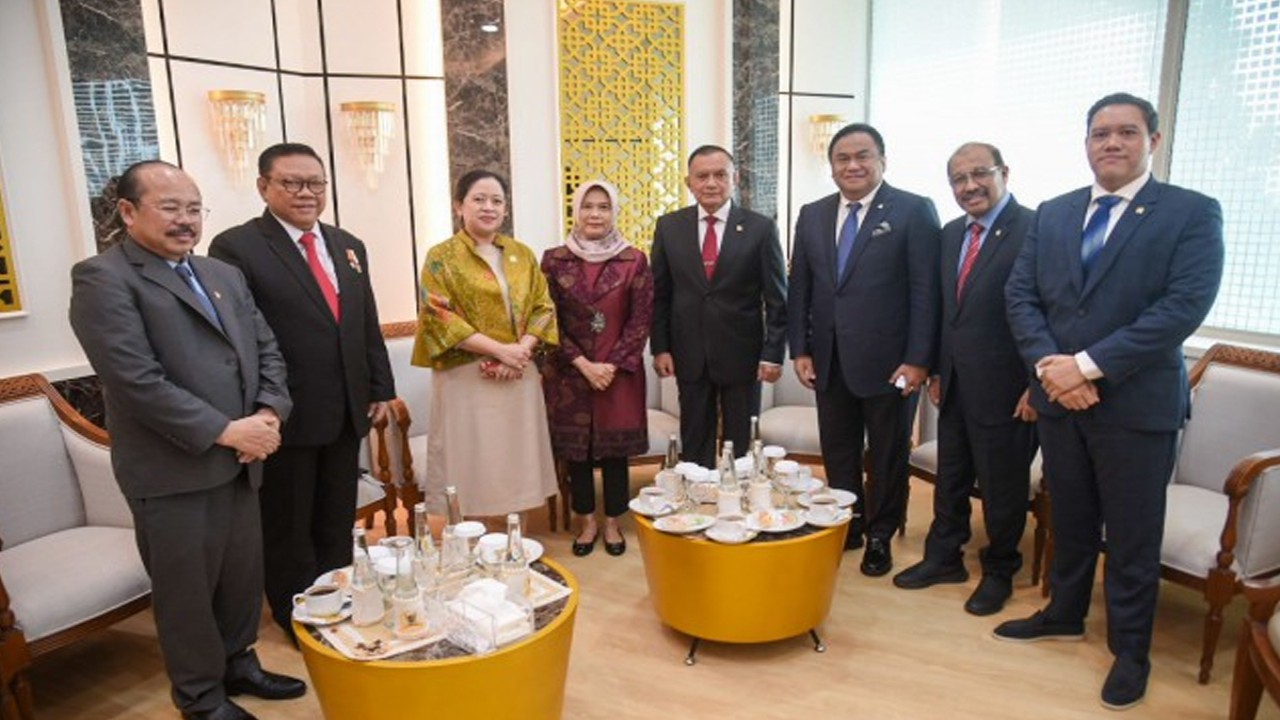 Wakil Ketua DPR RI Lodewijk F. Paulus sebelum menghadiri Rapat Paripurna Khusus HUT ke-78 DPR RI di Ruang VIP, Senayan, Jakarta, Selasa (29/8/2023). Foto: Geraldi/nr