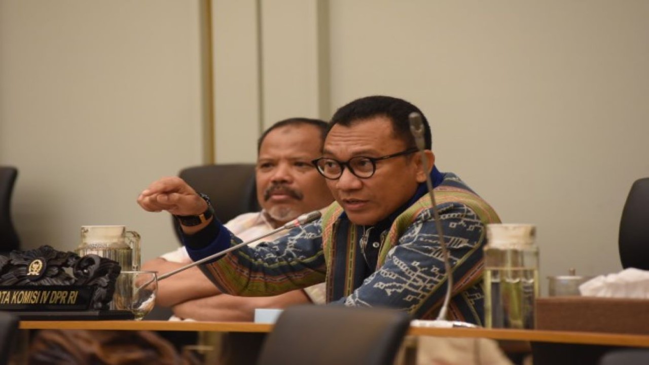 Anggota Komisi IV DPR RI Yohanis Fransiskus Lema saat mengikuti Rapat Dengar Pendapat Umum (RDPU) di Gedung Nusantara, DPR RI, Senayan, Jakarta, Senin (28/8/2023). (Arief/nr)