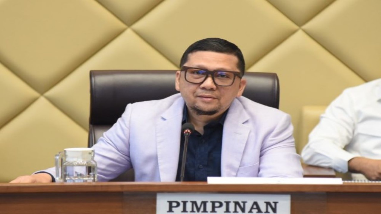 Ketua Komisi II DPR RI Ahmad Doli Kurnia saat memimpin rapat kerja Komisi II di Senayan, Jakarta, Selasa (19/9/2023). (Arief/Man)