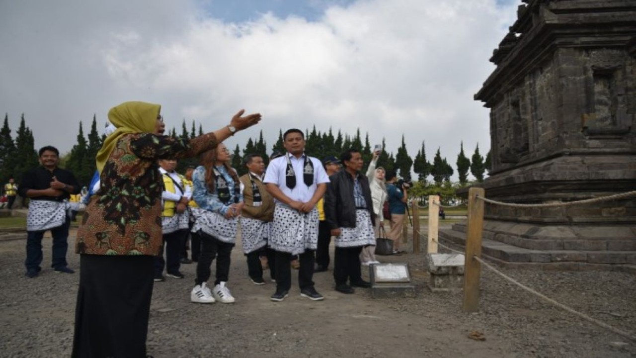 Wakil Ketua Komisi V DPR RI Andi Iwan Darmawan Aras saat memimpin kunjungan kerja spesifik Komisi V DPR RI ke Kawasan Wisata Dieng di Jawa Tengah, Jumat (15/09/2023). (Singgih/nr)