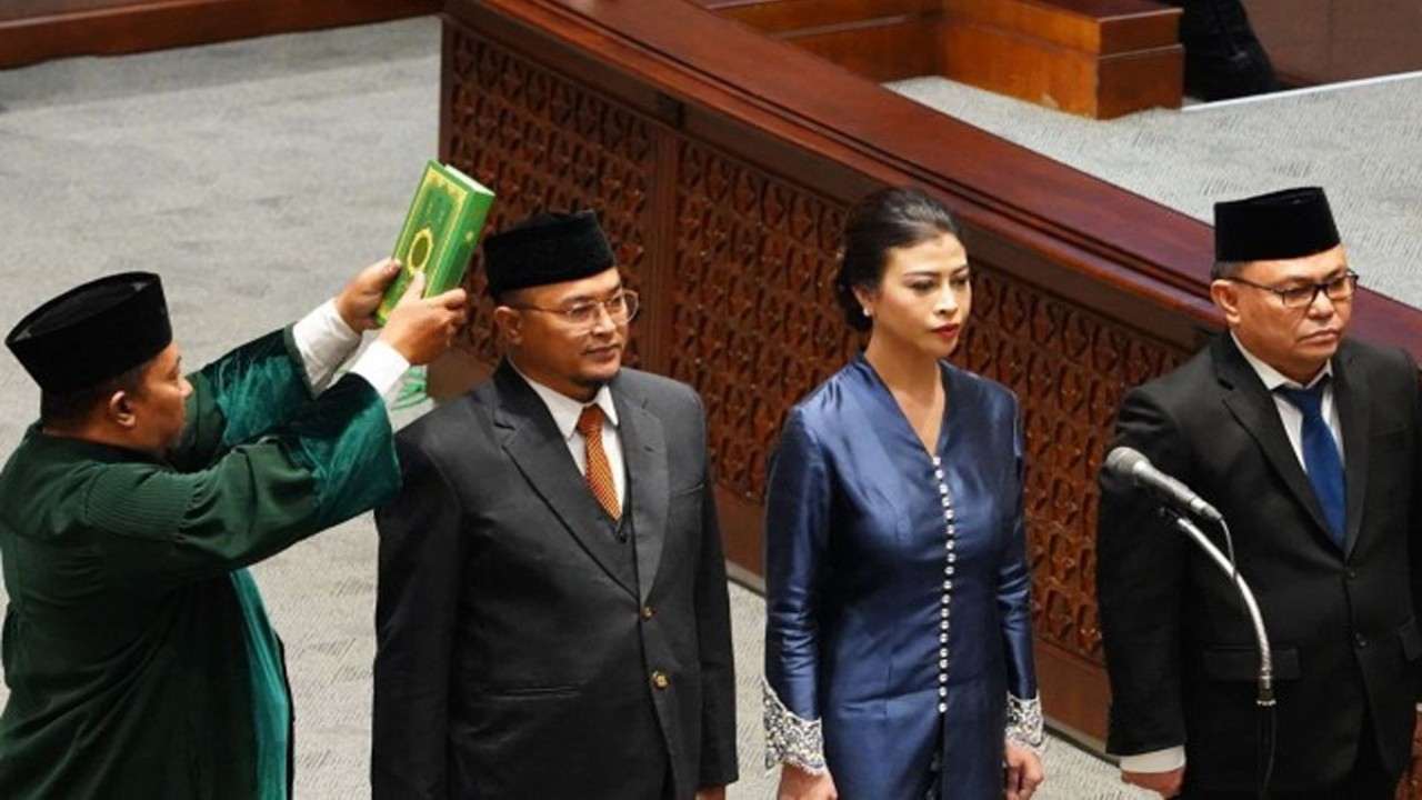 Anggota DPR RI Wisnu Wijaya Adiputa saat dilantik sebagai anggota Pengganti Antar Waktu (PAW) pada Rapat Paripurna Ke-5 Masa Sidang I Tahun Sidang 2023-2024 di Gedung Nusantara II, Senayan, Jakarta, Selasa (12/9/2023). Foto: Ist/nr