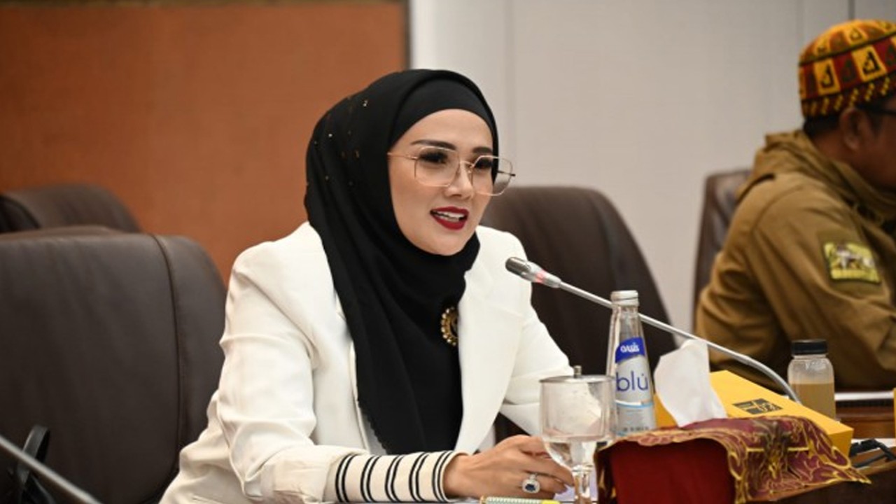 Anggota Komisi VI DPR RI Mulan Jameela saat mengikuti Raker Komisi VI dengan Menteri Koperasi dan UKM di Gedung Nusantara I, DPR RI Senayan, Jakarta, Senin (4/9/2023). Foto: Farhan/nr