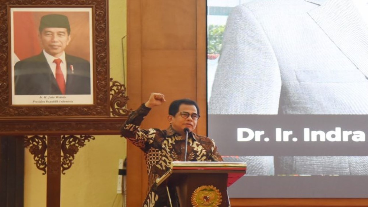 Sekretaris Jenderal DPR RI Indra Iskandar saat membuka Program Magang di Rumah Rakyat di Gedung Nusantara V, Senayan, Jakarta, Senin (11/9/2023). (Runi/nr)