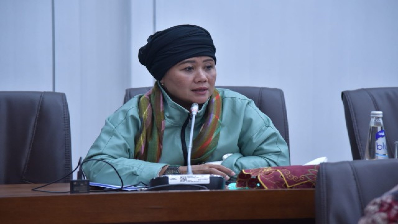 Anggota Komisi VI DPR RI Luluk Nur Hamidah saat mengikuti Raker Komisi VI dengan Kementerian Perdagangan dan Kementerian Koperasi dan UKM, di Gedung Nusantara I, DPR RI, Senayan, Jakarta, Selasa (12/9/2023). Foto: Munchen/nr