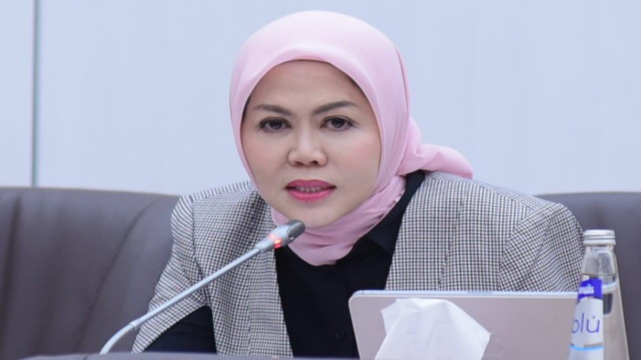 Anggota Komisi VI DPR RI Intan Fauzi dalam RDP Komisi VI dengan Dirut PT. PLN (Persero), Dirut PT. Rajawali Nusantara Indonesia (Persero) atau ID Food, dan Dirut PT. Reasuransi Indonesia Utama (Persero), terkait usulan PMN BUMN, di Gedung Nusantara I DPR RI, Senayan, Jakarta, Rabu (20/9/2023). (Oji/Man)