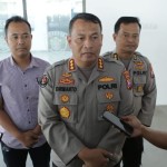 Kabid Humas Polda Jatim Kombes Pol. Dirmanto (tengah) saat memberi keterangan kepada wartawan. (ANTARA/HO-Bidhumas Polda Jatim)-1695288339