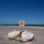 Papan peringatan di pantai Tsurishihama di Kota Shinchi, Prefektur Fukushima, Jepang, Selasa (22/8/2023). (ANTARA/Xinhua/ZhangXiaoyu)-1695098690
