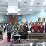 Para peserta dan narasumber berfoto bersama usai kegiatan kuliah umum inklusif disabilitas di Unhas.ANTARA/HO-Unhas-1695358230