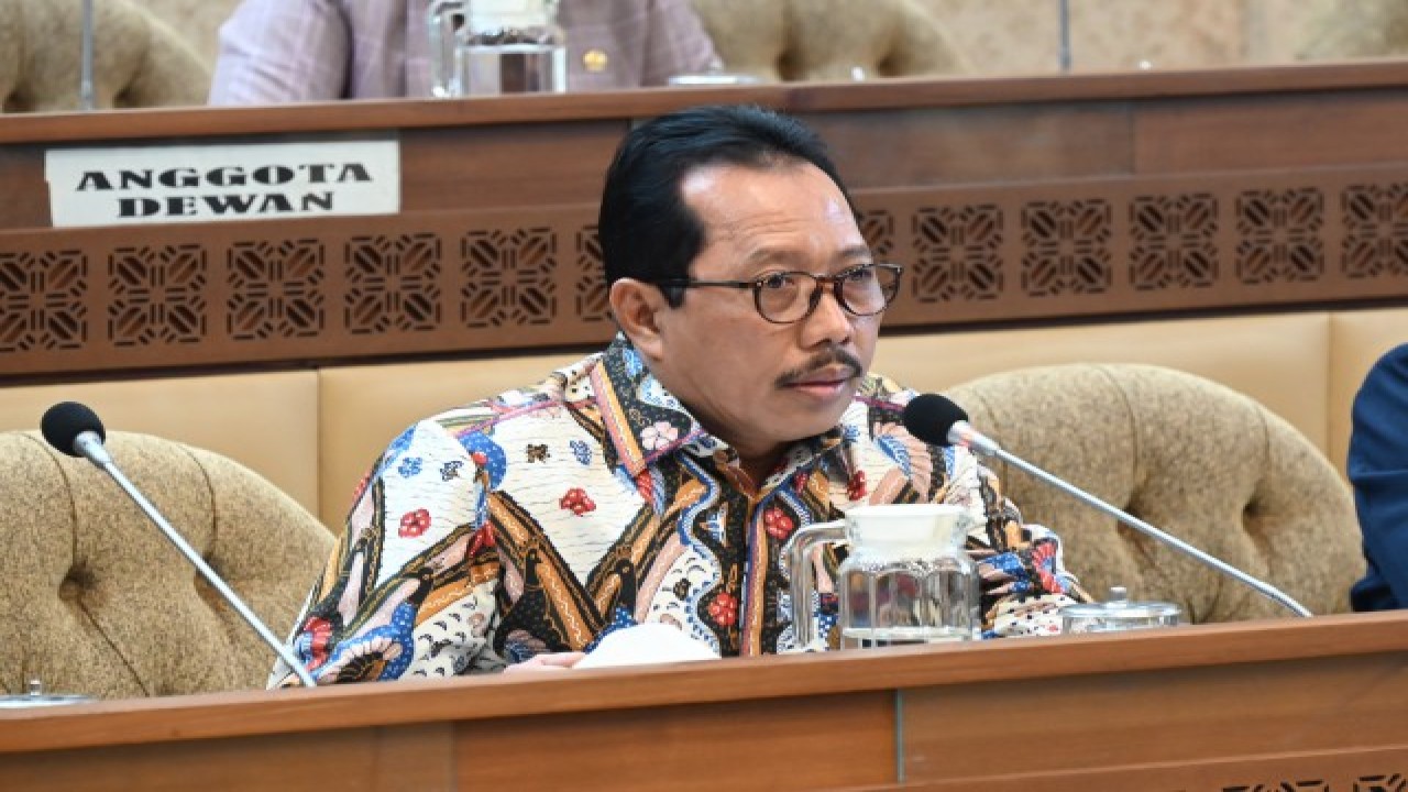 Anggota Komisi II DPR RI Aminurokhman saat mengikuti Rapat Komisi II DPR RI. Foto: Mentari/nr