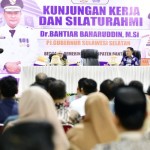 Penjabat Gubernur Sulsel Bahtiar memberikan sambutan saat silaturahmi di Kabupaten Bantaeng, Sulsel. ANTARA/HO-Humas Pemprov Sulsel-1695357995
