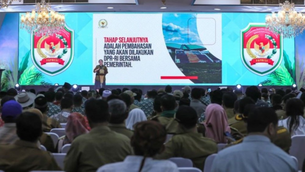 Ketua DPR RI Dr. (H.C) Puan Maharani saat mengikuti Rapat Kerja Nasional (Rakernas) II DPP PAPDESI di Smesco Convention Hall, Jakarta, Selasa (26/9/2023). (Ist/nr)