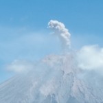 PVMBG merekam aktivitas erupsi yang terjadi di Gunung Semeru, Provinsi Jawa Timur, Jumat (22/9/2023). (ANTARA/HO-PVMBG-1695358653