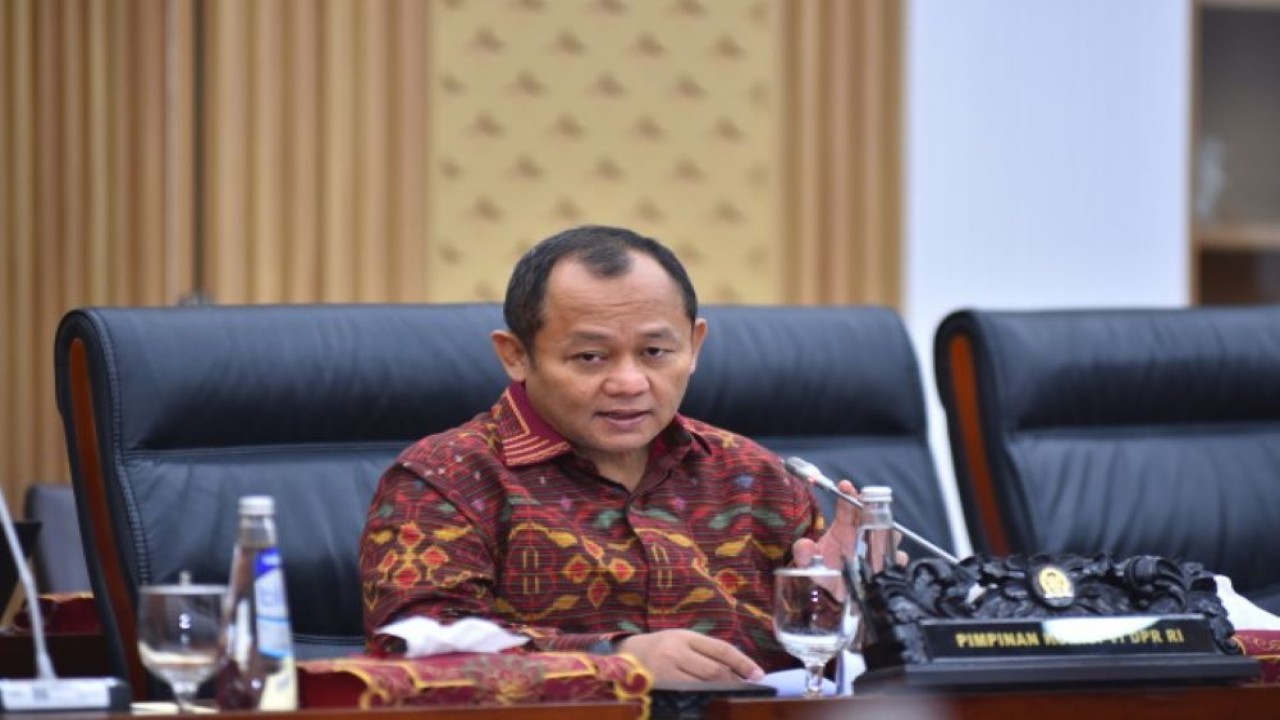 Wakil Ketua Komisi VI DPR RI Sarmuji saat memimpin Raker Komisi VI dengan Menteri Investasi/Kepala BKPM di Gedung Nusantara I, Senayan, Jakarta, Rabu (13/9/2023). (Kresno/nr)