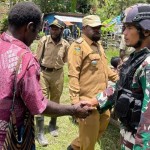 Satgas Yonif Raider 300/Siliwangi mendamaikan pertikaian warga di Kabupaten Puncak. (ANTARA/HO/Dok Yonif 300/sriwijaya)-1695287572