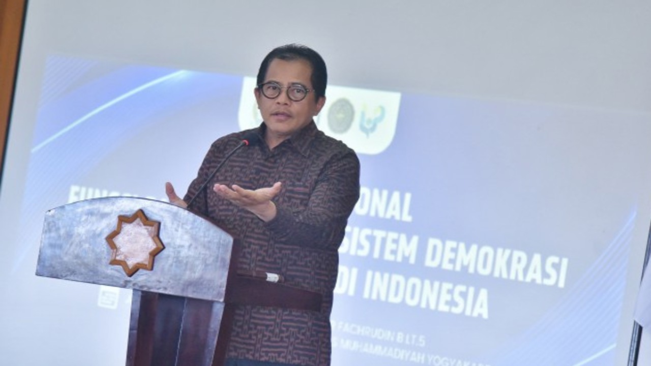 Sekjen DPR RI Indra Iskandar saat menyampaikan sambutan pada Seminar Nasional di UMY, Yogyakarta, hari Jumat(22/9/2023). Foto: Munchen/nr