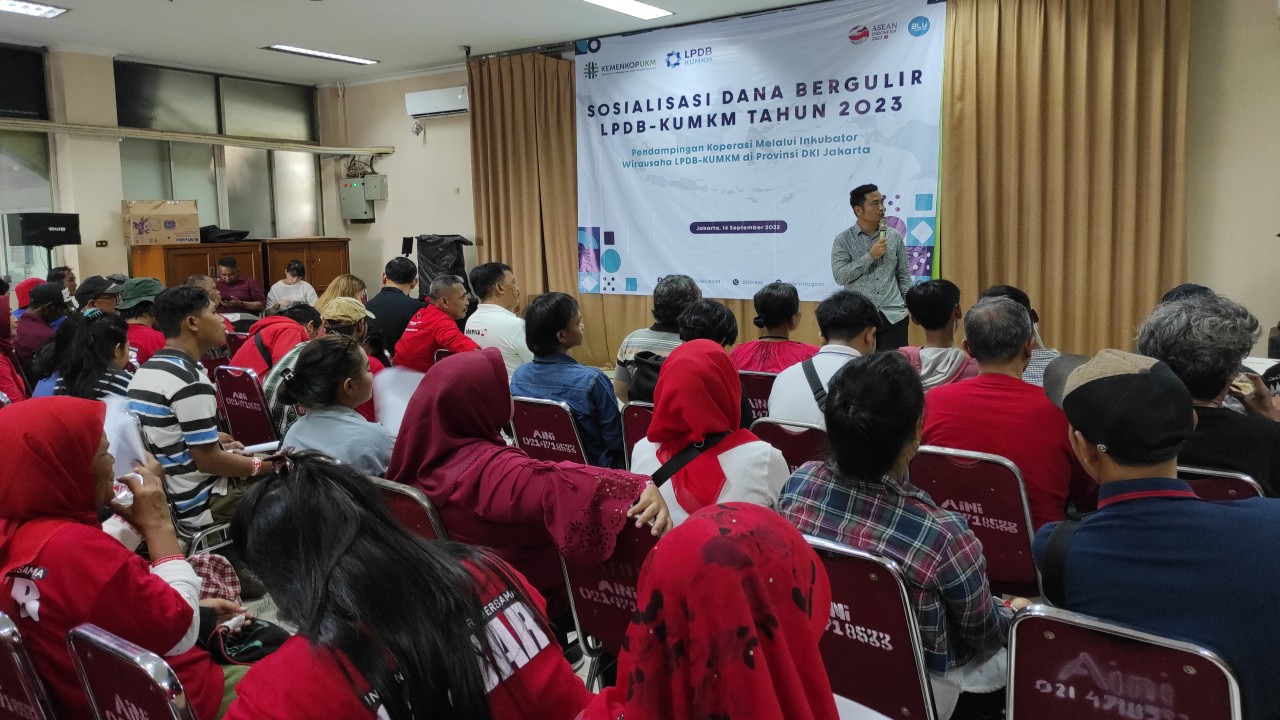 Sosialisasi Kementerian Koperasi dan UKM bersama Anggota Komisi VI DPR RI Sondang Tampubolon.