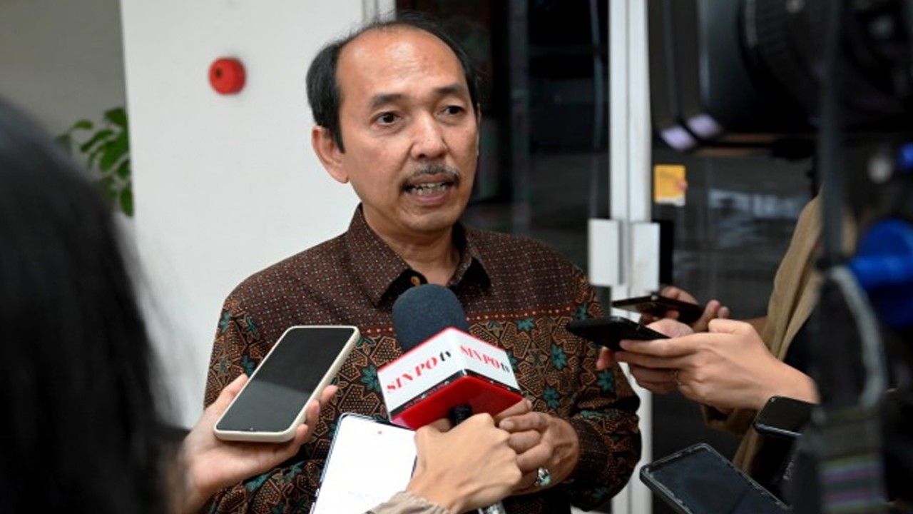 Wakil Ketua Komisi II DPR RI Yanuar Prihatin saat diwawancarai usai Diskusi Dialektika Demokrasi di Media Center DPR RI, Senayan, Jakarta, Selasa (19/9/2023). Foto: Mentari/nr