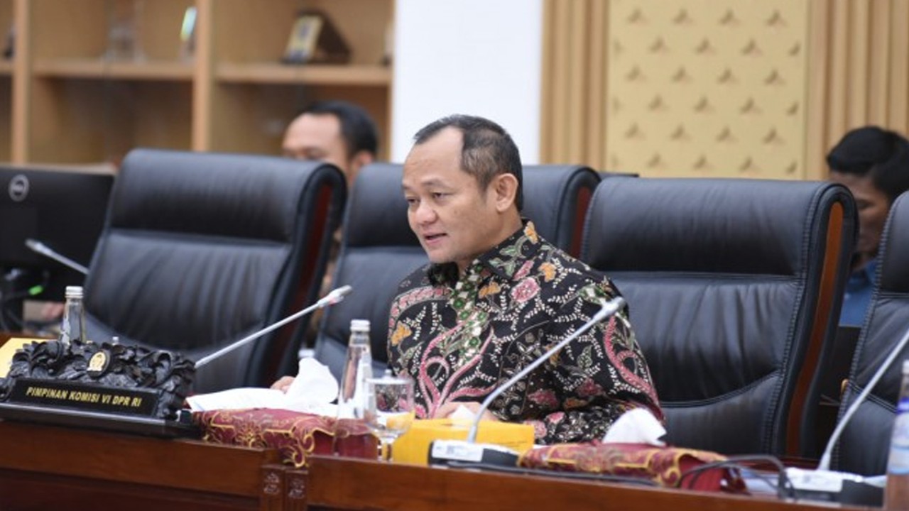 Wakil Ketua Komisi VI DPR RI Sarmuji saat memimpin Rapat Dengar Pendapat dengan Dirut Pelni, Dirut PT Inka dan Dirut PT KAI di Gedung DPR, Jakarta, Selasa (19/9/2023). Foto: Oji/nr