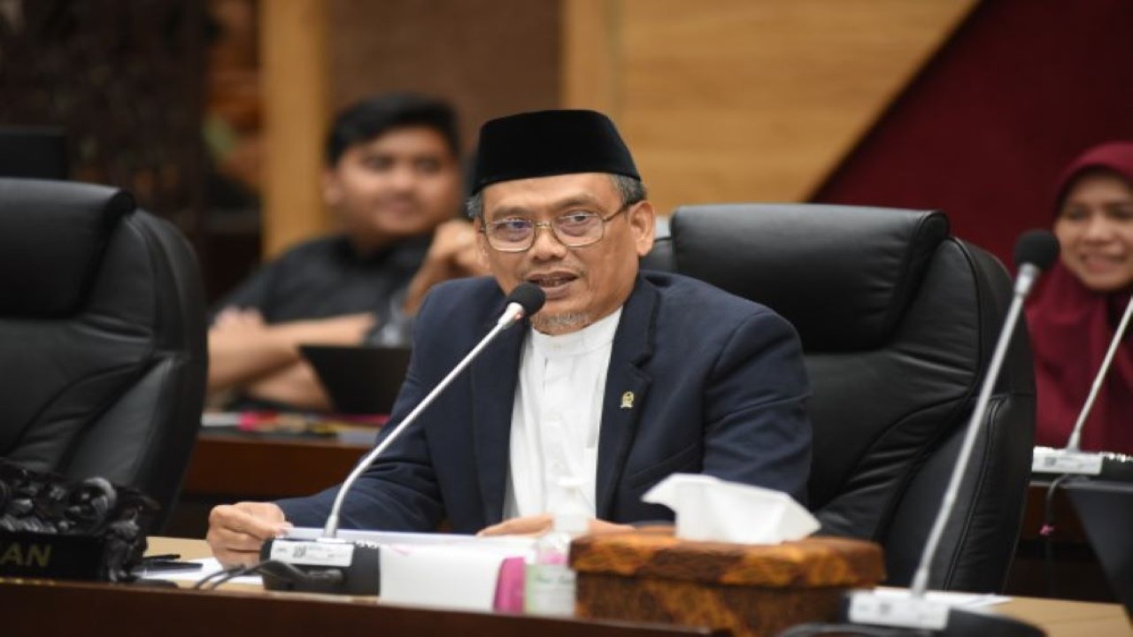 Wakil Ketua Komisi X DPR Ri Abdul Fikri Faqih saat menerima audiensi dari mahasiswa magang 'Kampus Merdeka' di Senayan, Jakarta, Kamis (21/9/2023). (Dep/nr)