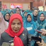Wali Kota Bandarlampung Eva Dwiana saat memberi keterangan. Bandarlampung, Rabu (27/9/2023). (FOTO ANTARA/Dian Hadiyatna)-1695808417