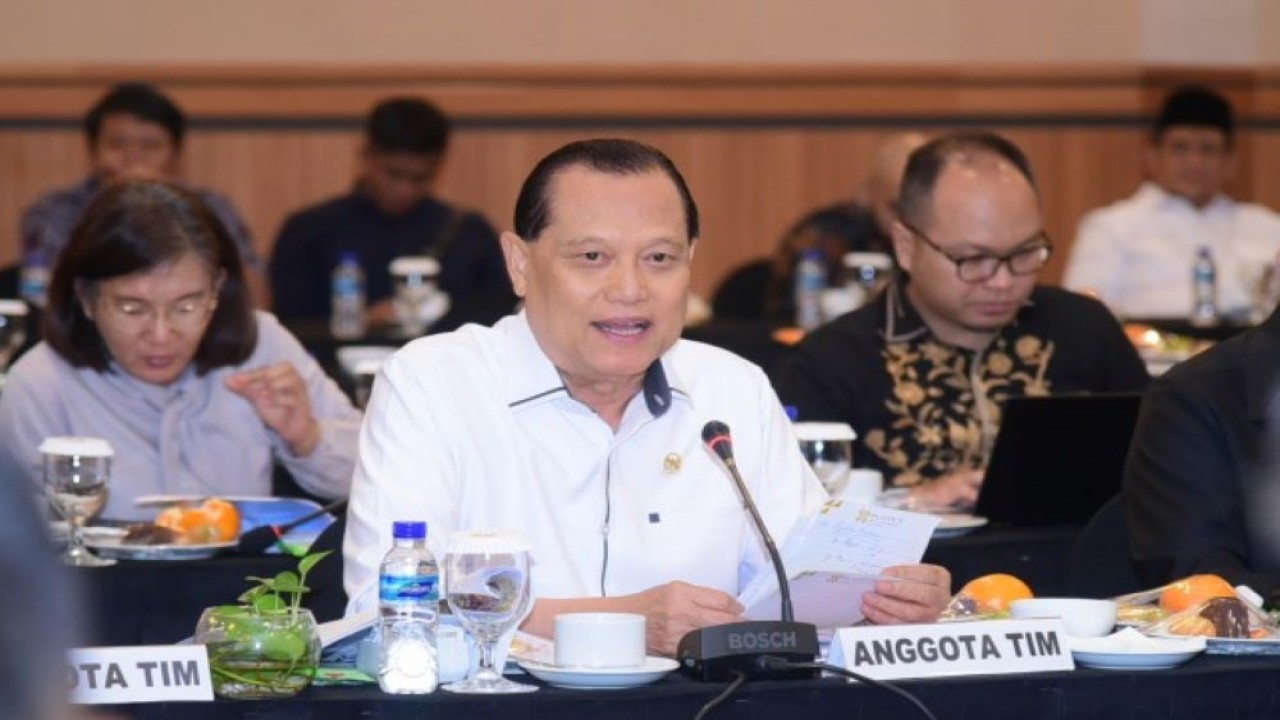 Anggota Komisi III DPR RI Adang Daradjatun saat mengikuti Kunjungan Kerja Reses Komisi III DPR RI ke Kalimantan Timur, Rabu (18/10/2023). (Oji/Man)