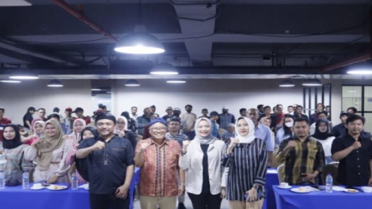 Anggota Komisi VI DPR RI Ananta Wahana dalam foto bersama usai mengikuti Forum Group Discussion (FGD) BP Batam, di Tangerang, Banten, Minggu (29/10/2023). (Ist/nr)