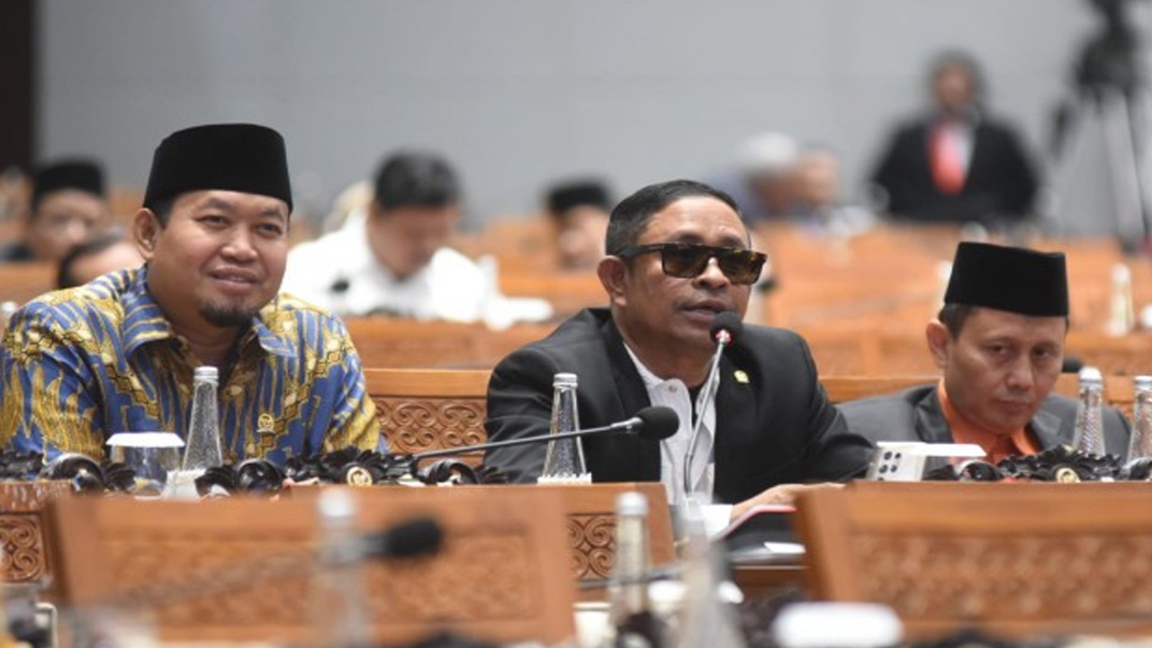 Anggota DPR RI  Rafly Kande dalam interupsi Rapat Paripurna, di Gedung Nusantara II, DPR RI, Senayan, Jakarta, Selasa (3/10/2023). Foto : Jaka/Man