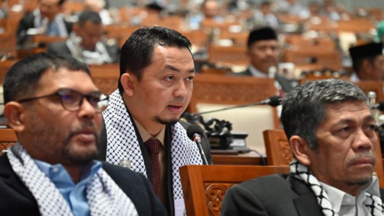 Anggota DPR RI Syahrul Aidi Maazat ketika menyampaikan interupsi dalam Rapat Paripurna DPR RI Ke-8 Pembukaan Masa Persidangan II Tahun Sidang 2023-2024 di Senayan, Jakarta, Selasa (31/10/2023). Foto : Farhan/Man