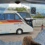 Bus dilempar batu-1696261508