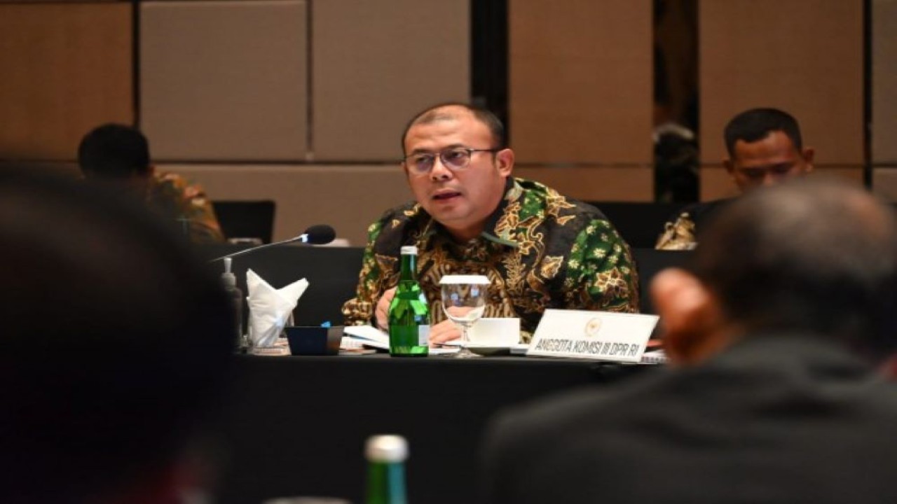 Anggota Komisi III DPR RI Cucun Ahmad Syamsurijal saat mengikuti pertemuan Kunjungan Kerja Komisi III DPR RI ke Batam, Kepulauan Riau. Senin, (16/10/2023). (Balggys/nr)