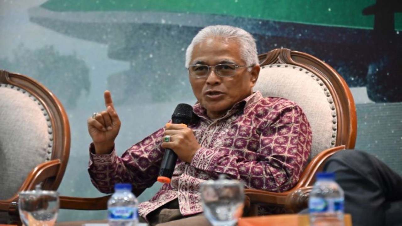 Anggota Komisi II DPR RI Guspardi Gaus saat menjadi narasumber pada Diskusi Dialektika Demokrasi di Media Center Nusantara III, DPR RI, Senayan, Jakarta, Kamis (19/10/2023). (Farhan/nr)