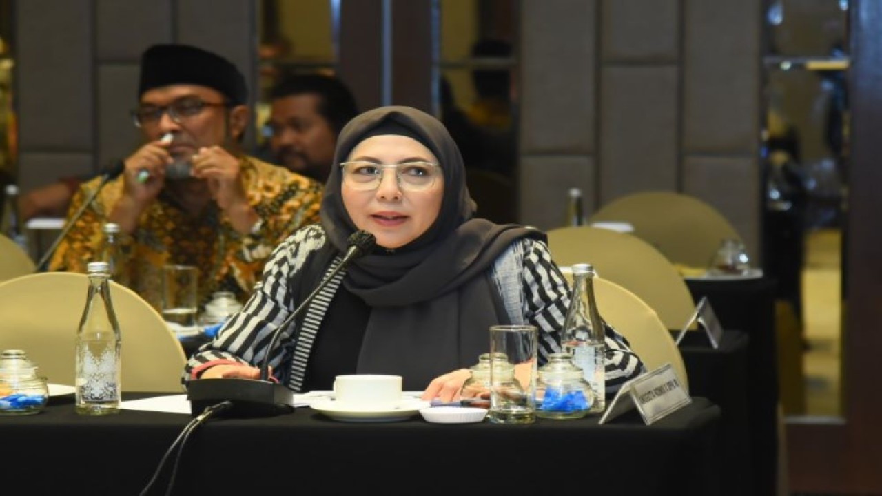 Anggota Komisi X DPR RI Himmatul Aliyah saat mengikuti Konsinyasi FGD Komisi X DPR RI dengan Kemendikbud-Ristek yang bertajuk 'Darurat Literasi Indonesia: Urgensi Reformulasi dan Sinergi dan Kolaborasi' di Jakarta, Sabtu (30/9/2023). (Runi/nr)