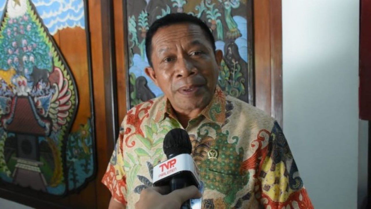 Anggota Komisi II DPR RI Hugua usai pertemuan Kunjungan Kerja Komisi II di Provinsi Jawa Timur, Rabu (4/10/2023). (Agung/nr)