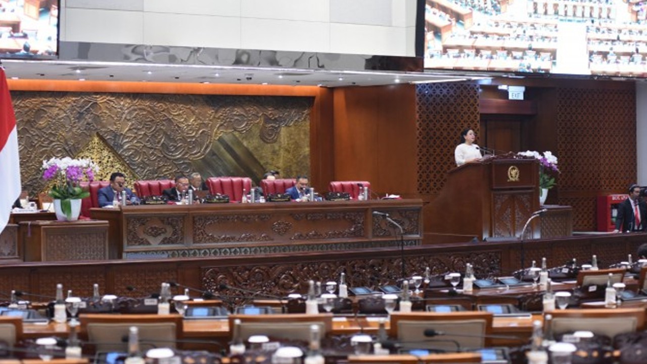 Ketua DPR RI Puan Maharani saat menyampaikan pidatonya pada rapat Paripurna DPR RI ke-8 Masa Persidangan II di Gedung DPR RI, Senayan, Jakarta, Selasa (31/10/2023). Foto: Arief/nr