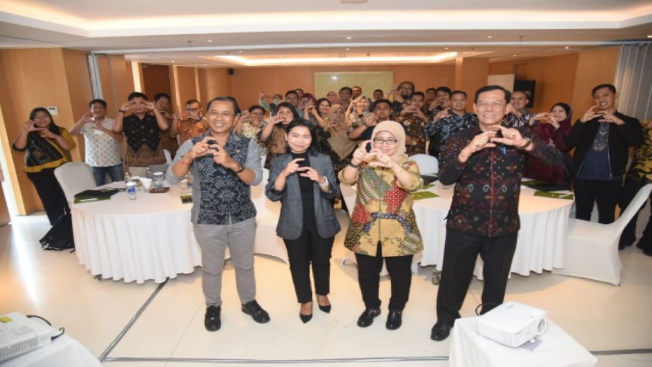 Kepala Pusat PUU Polhukham Lidya Suryani Widayati dalam foto bersama usai mengikuti FGD antara Tim Crysis dengan beberapa stakeholder di Bali, Selasa (17/10/2023). (Arief/nr)