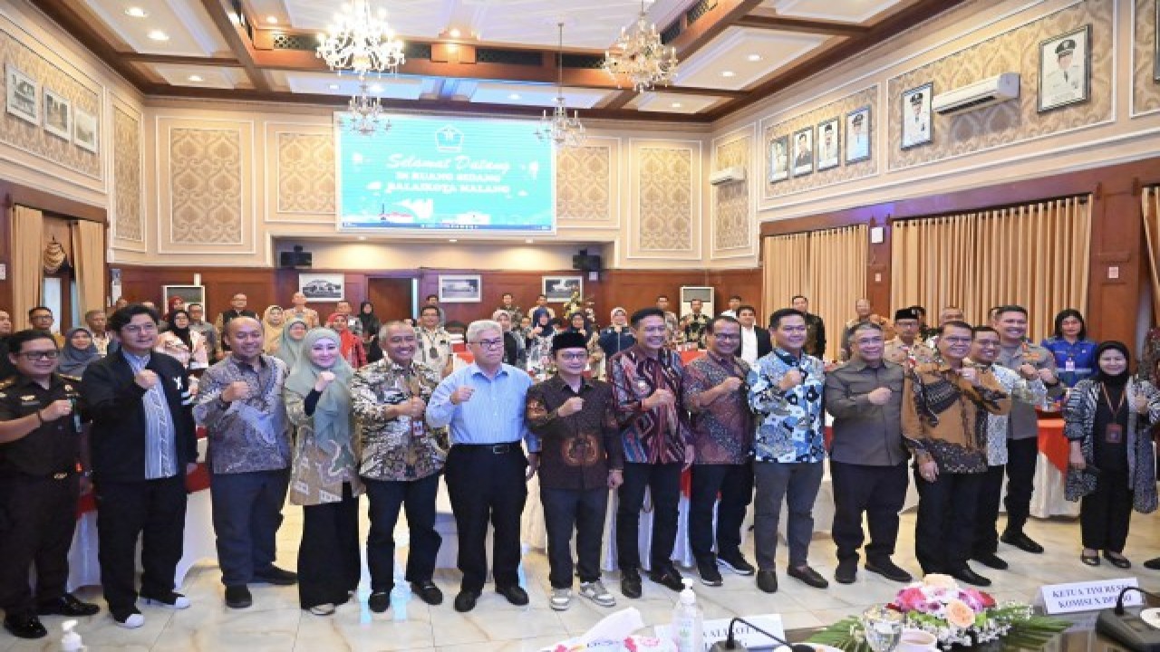 Anggota Komisi X Haerul Amri dalam foto bersama saat mengikuti Kunres Komisi X DPR RI di Malang, Jawa Timur, Rabu (4/10/2023). Foto: Bianca/nr