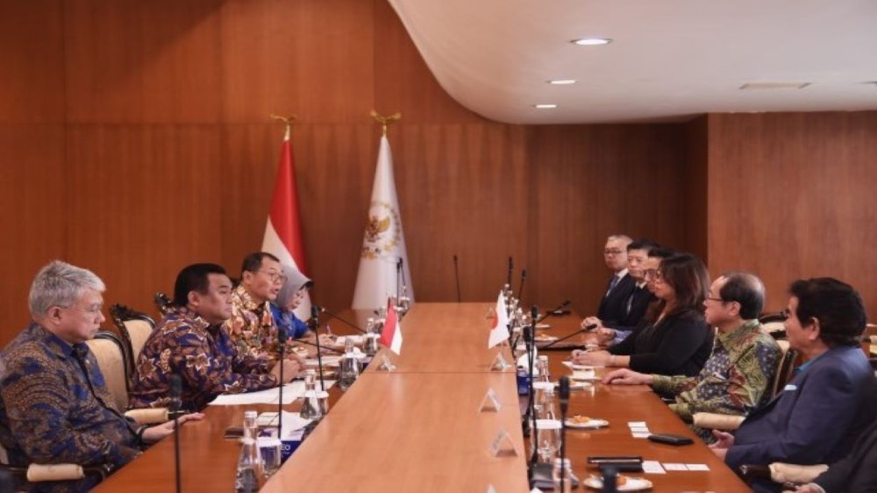 Wakil Ketua DPR RI Rachmat Gobel saat menerima kunjungan delegasi dari Jepang yang dipimpin (H.E) Mr. Izumi Hiroto di Nusantara III, DPR RI, Senayan, Jakarta, Senin (9/10/2023). (Azka/Man)