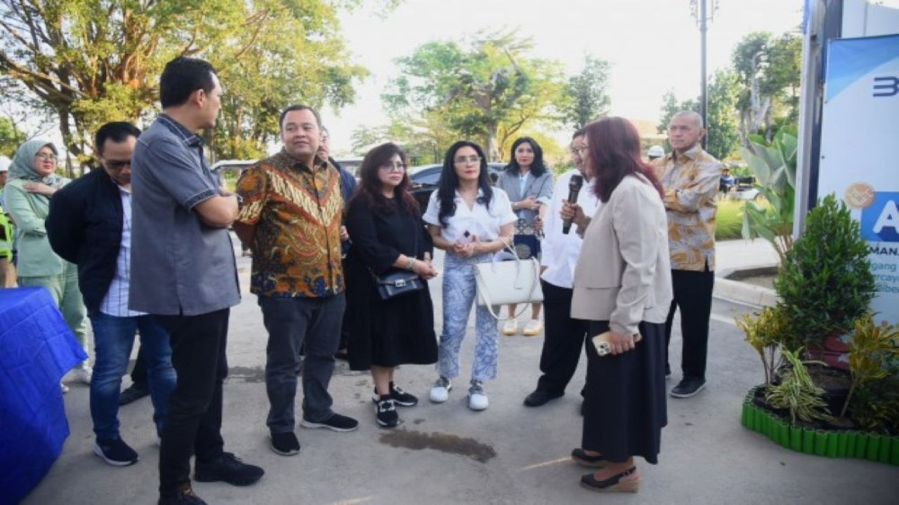 Anggota Komisi VI DPR RI Rieke Diah Pitaloka saat mengikuti Kunjungan Kerja Komisi VI dalam rangka pengawasan terkait pengembangan Pariwisata Bali dan Kawasan Ekonomi Khusus (KEK) Kesehatan di Sanur, Rabu (4/10/2023). (Runi/nr)