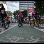 Sejumlah warga bersepeda saat berlangsungnya hari bebas kendaraan bermotor di Jakarta, Minggu (4/9/2022).ANTARA FOTO/Aprillio Akbar/foc.-1698045940