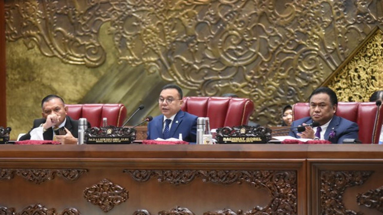 Wakil Ketua DPR RI Koordinator Bidang Ekonomi dan Keuangan Sufmi Dasco Ahmad saat memimpin Sidang Paripurna ke-7 yang dilakukan di Gedung Nusantara II, DPR RI, Senayan, Jakarta, Selasa (3/10/2023). Foto : Jaka/Man