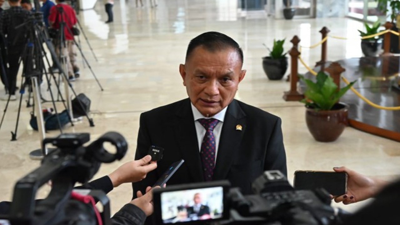 Wakil Ketua DPR RI Lodewijk F. Paulus saat diwawancarai Parlementaria usai Rapat Paripurna DPR RI di Nusantara III, Senayan, Jakarta, Selasa (31/10/2023). Foto : Hans/Man